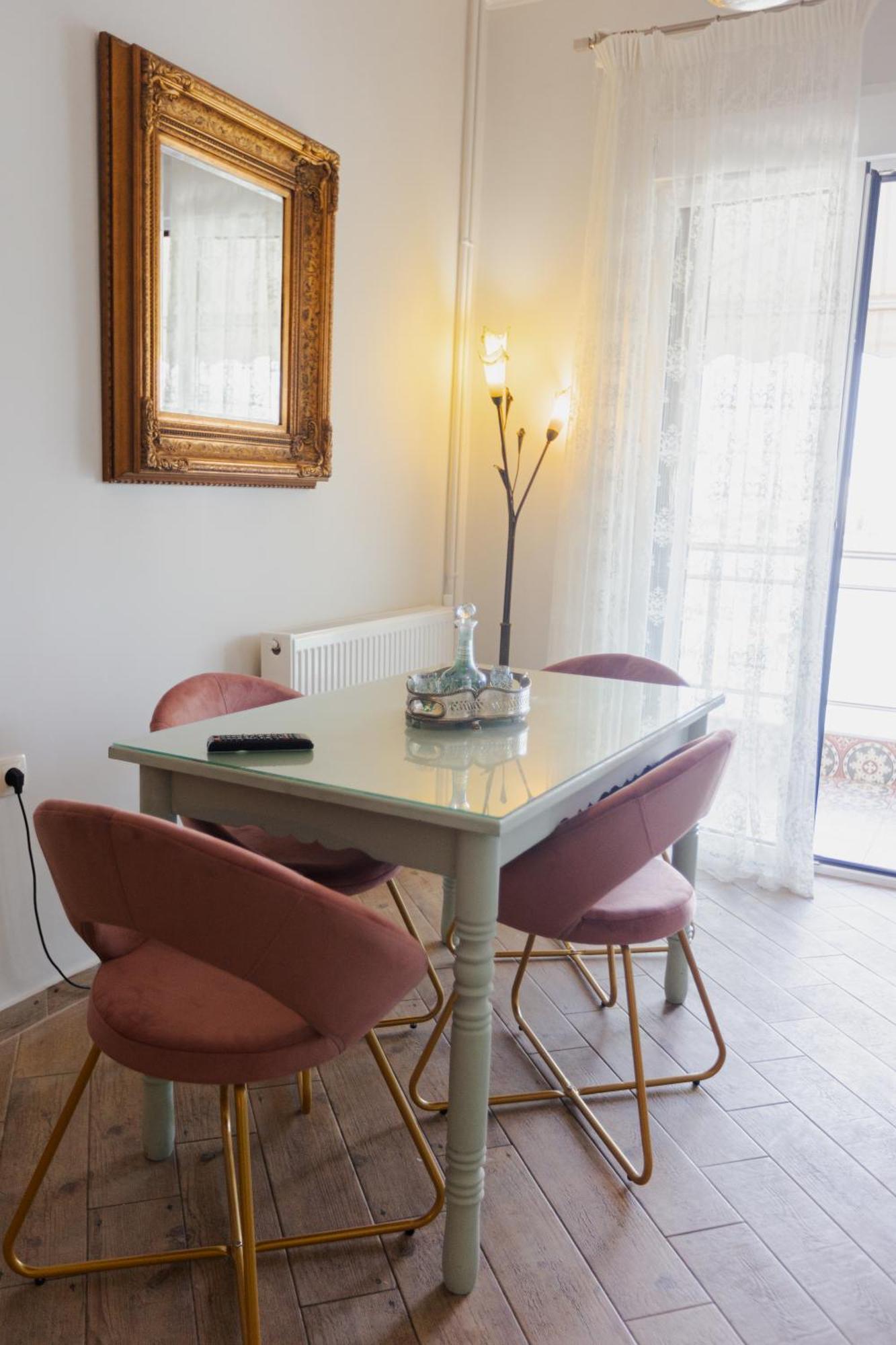 Debbies δίπλα στο νερό #2 ! Apartment